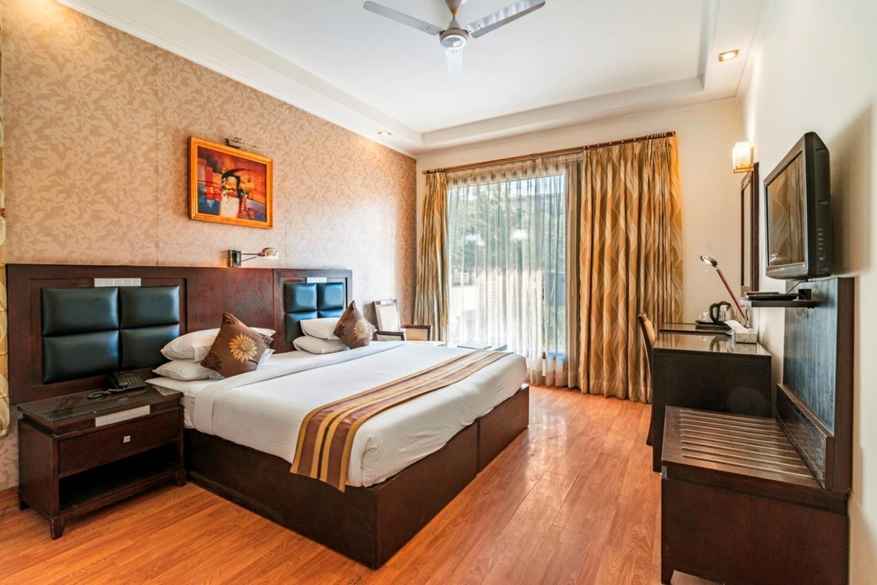 Royal Residence Mg Road Гургаон Екстериор снимка